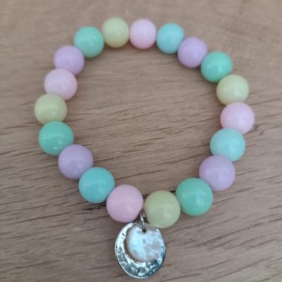 Bracelet perles pastel et ses pampilles acier et nacre